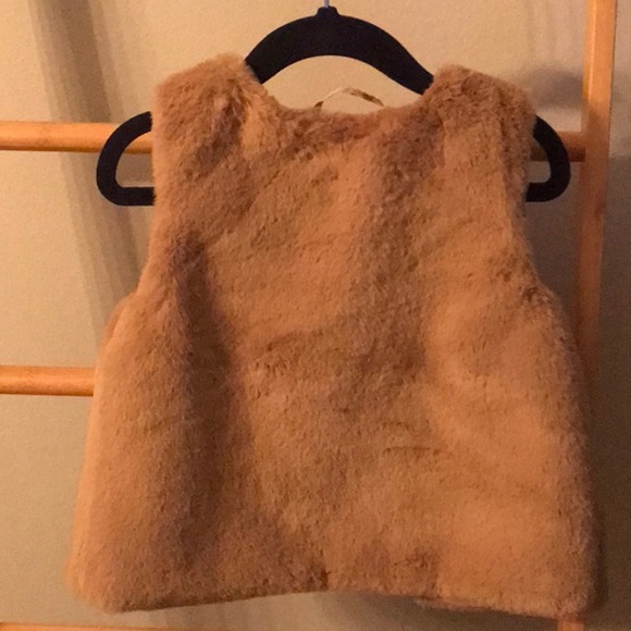 H&M size 4T Faux fur vest is New with Tags - Picture 4 of 6